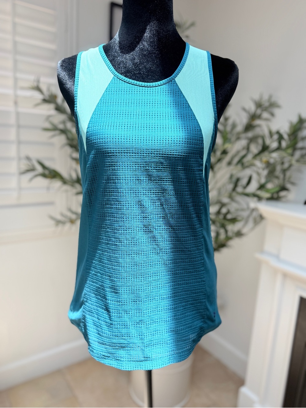Under Armor Breathable Teal Athletic Tank Top for Women